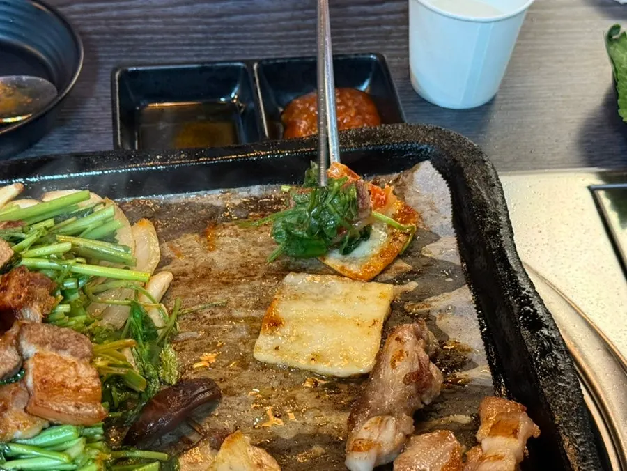 불판에 함께 구운 임실 치즈
