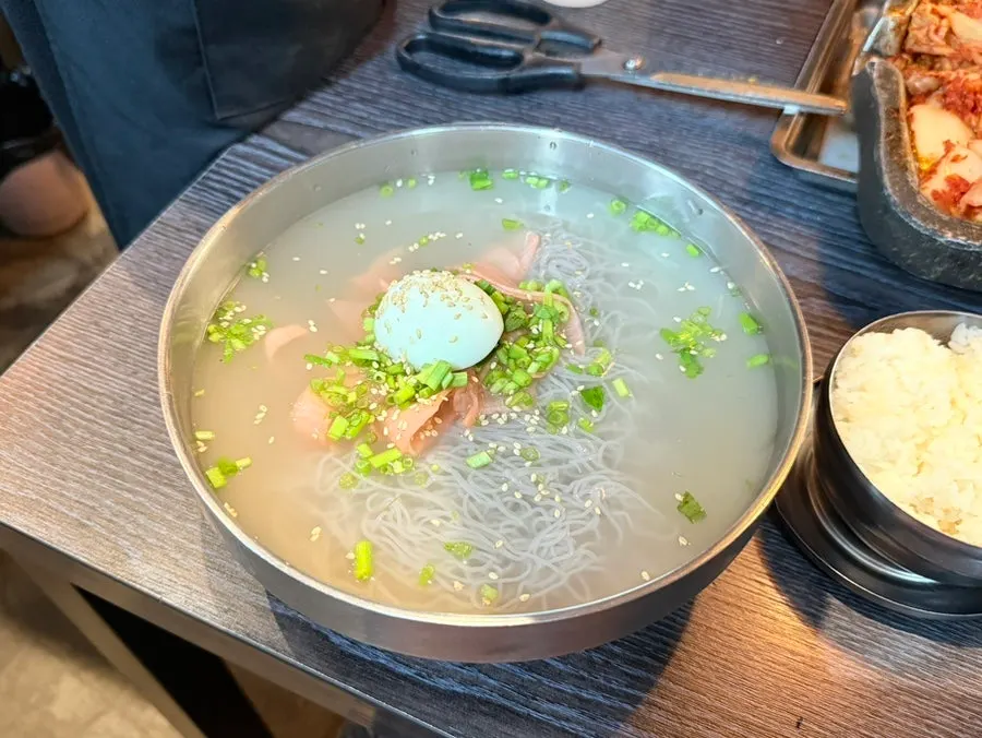 고기 미나리 김치 치즈 조합