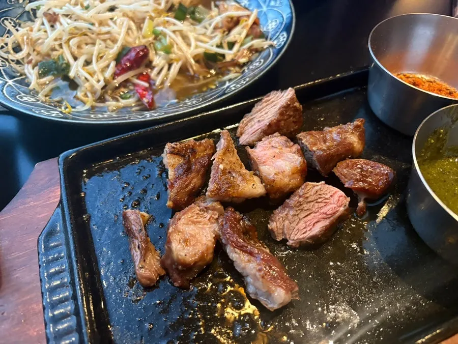 호주산 냉장 숄더랙 구이 접시