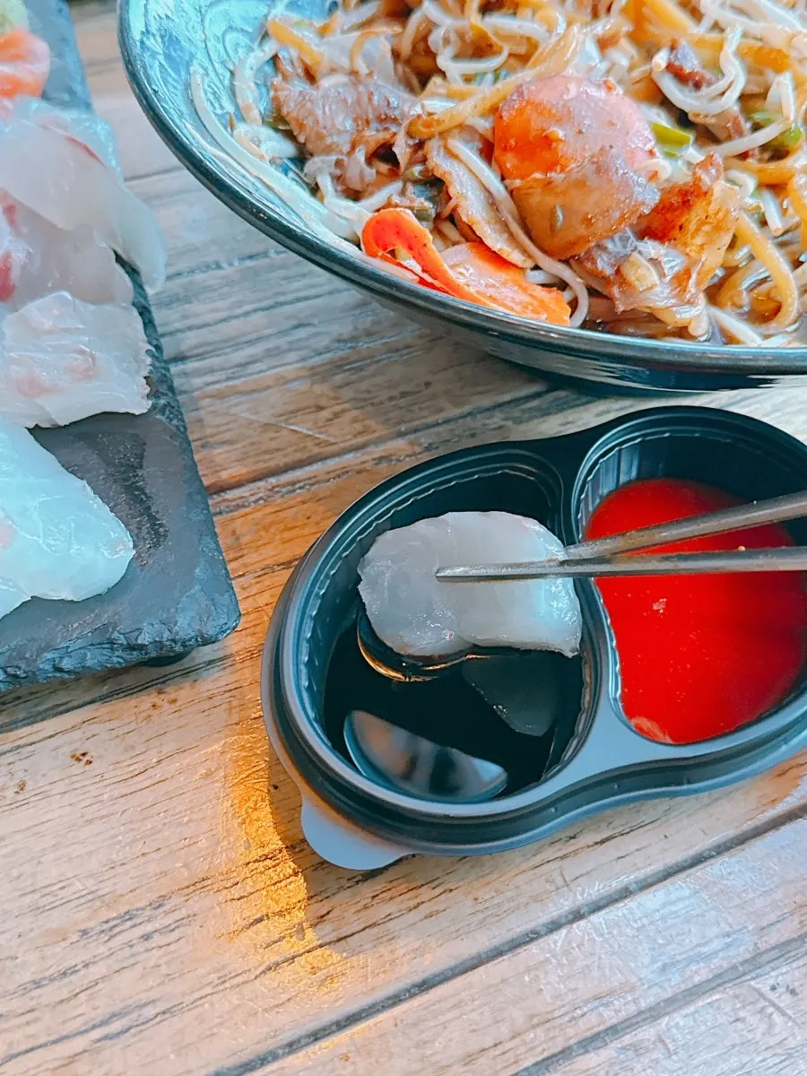 두툼하게 썬 숙성회 클로즈업