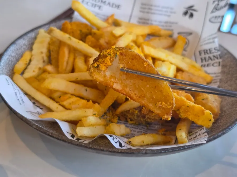 Draft beer and fries set for solo drinking