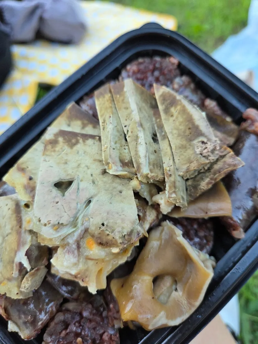 Sundae with firm glass noodles and organ bits