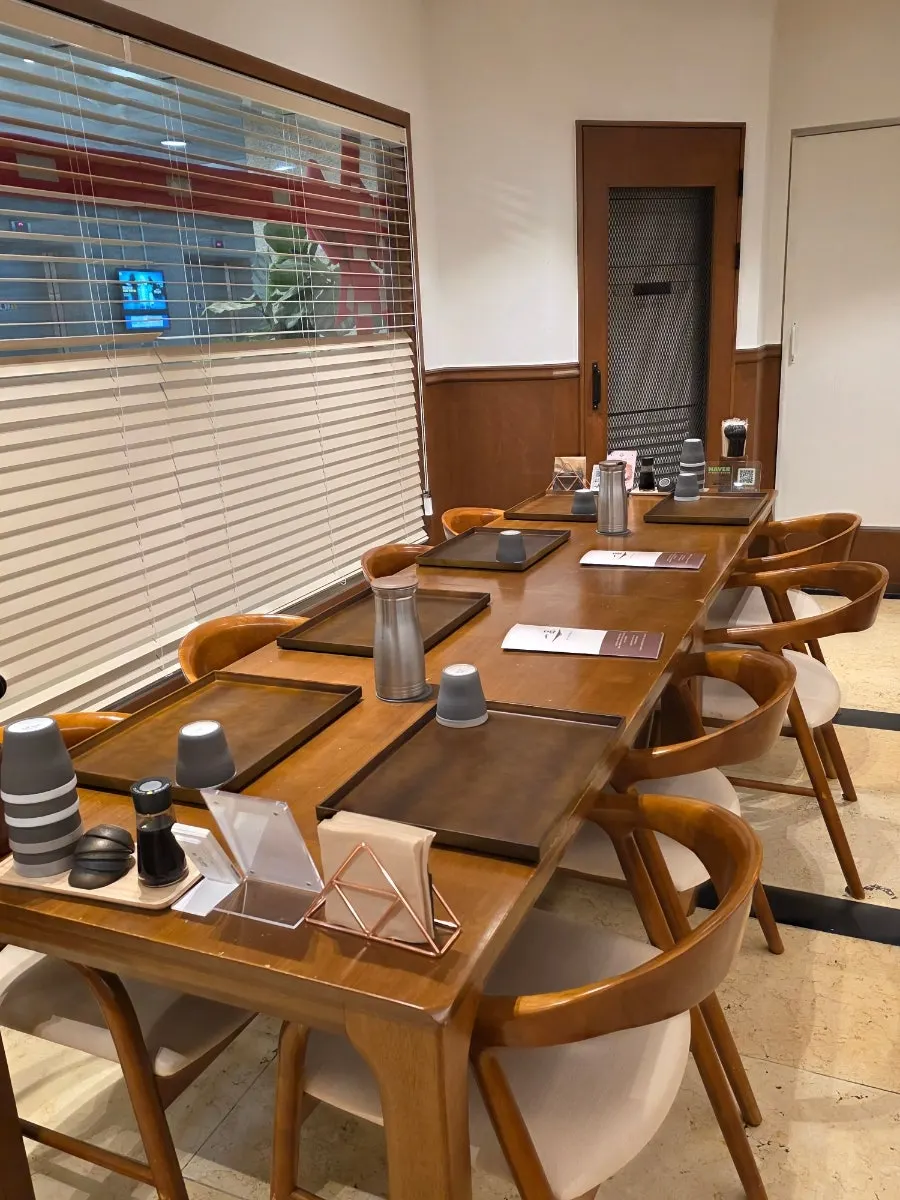 Walkway to Ilpum Yeouido Branch in the basement of Anwon Building