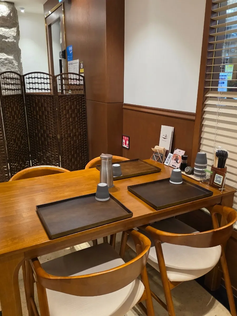 Storefront signage for Ilpum Yeouido Branch