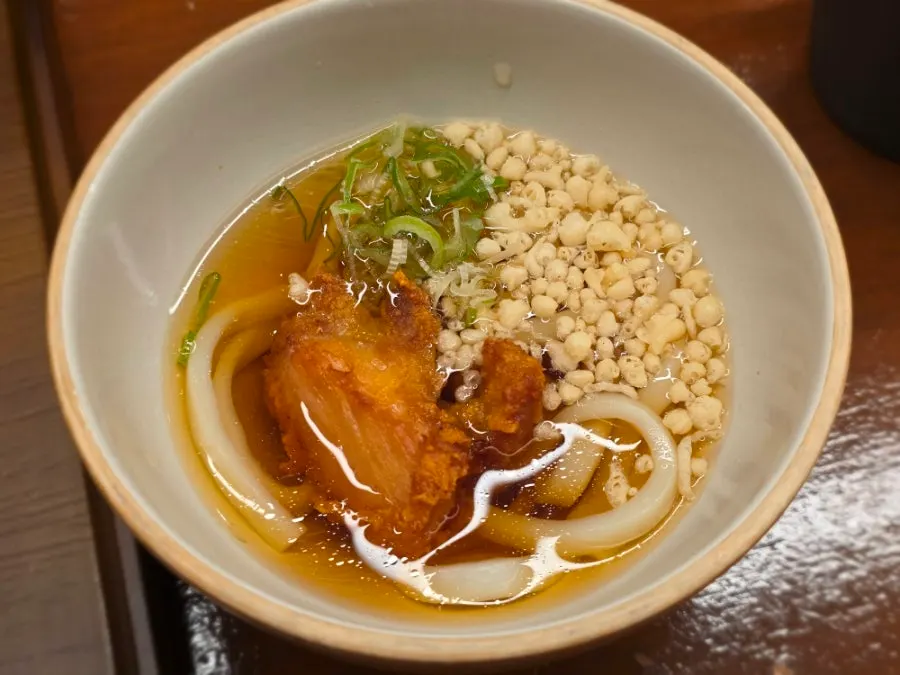 Cold udon that comes standard with kaisendon
