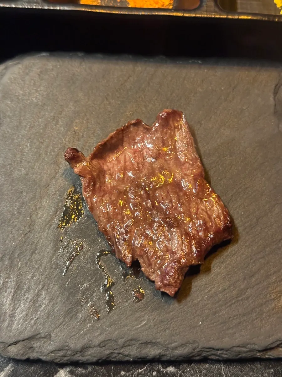 한 입 크기로 자른 진갈비살