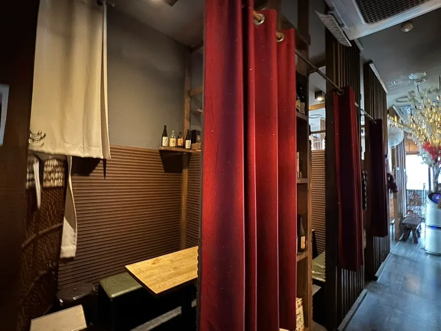Room seating at Nani Yeouido Branch separated by curtains