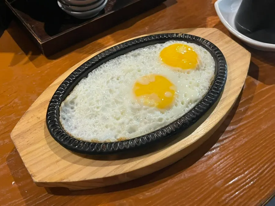 테라제로와 하이볼이 놓인 테이블