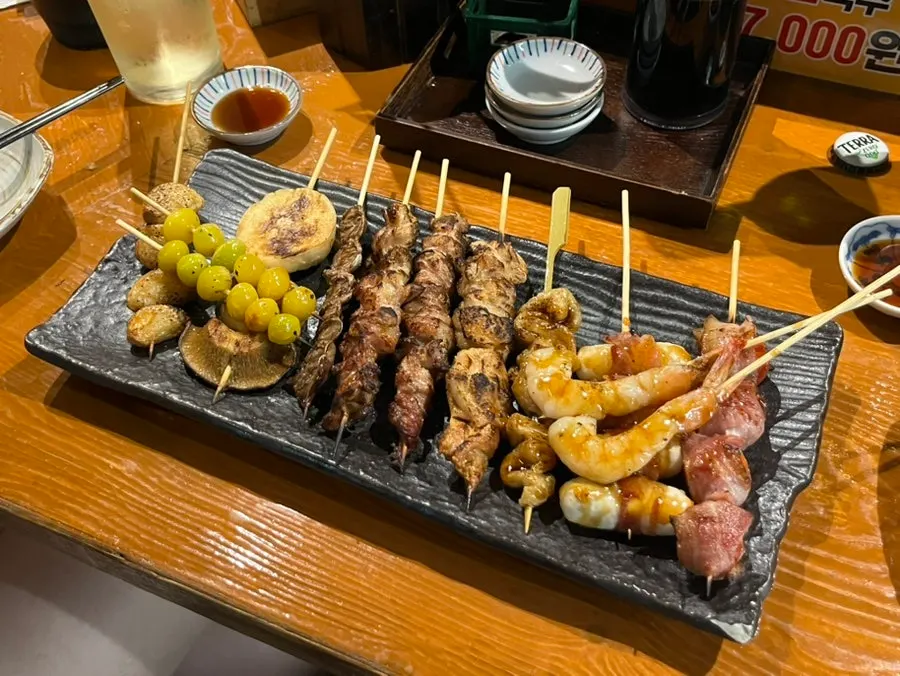 철판에 올라간 기본 제공 계란 두 개