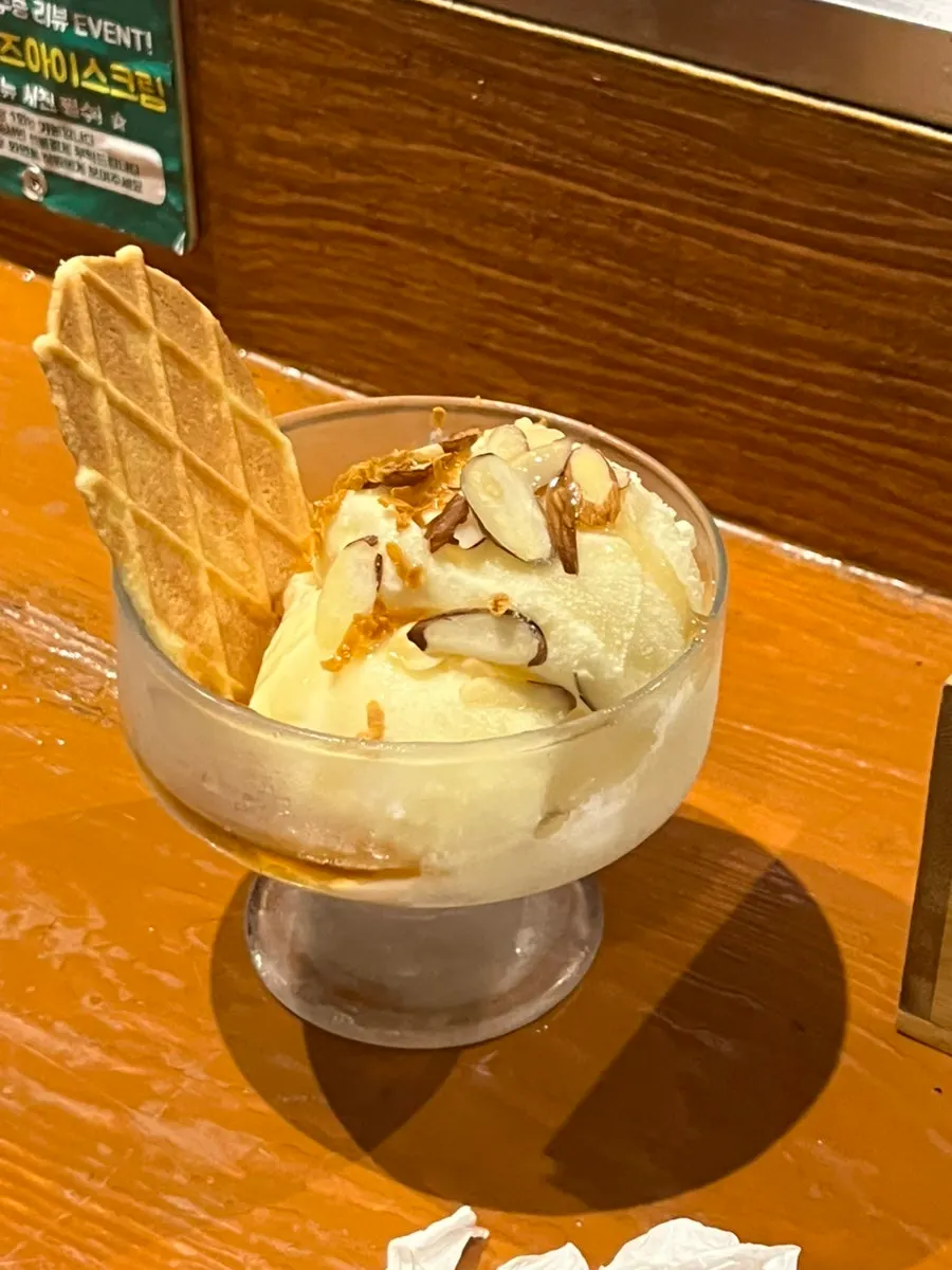 데리야끼 소스를 바른 메로구이 한 접시