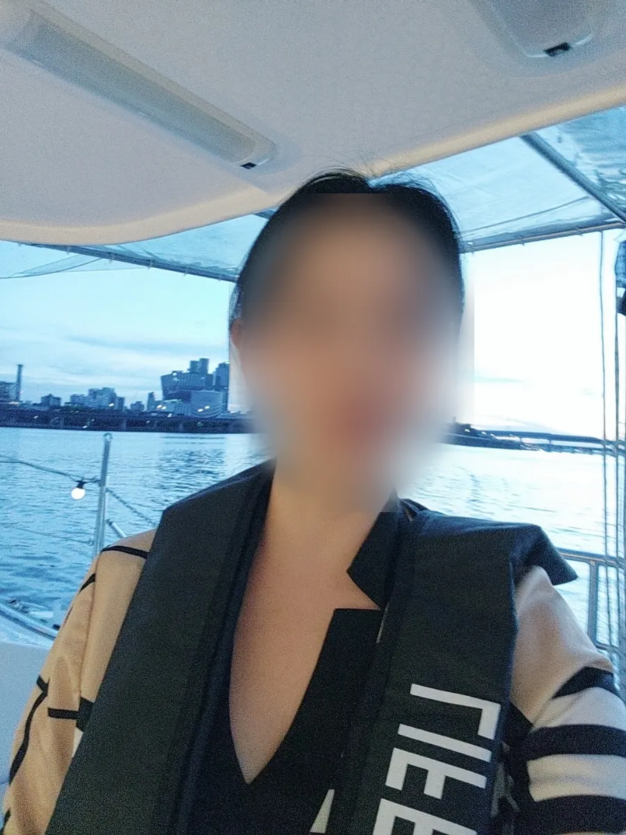 Sailing Paradise Han River yacht experience