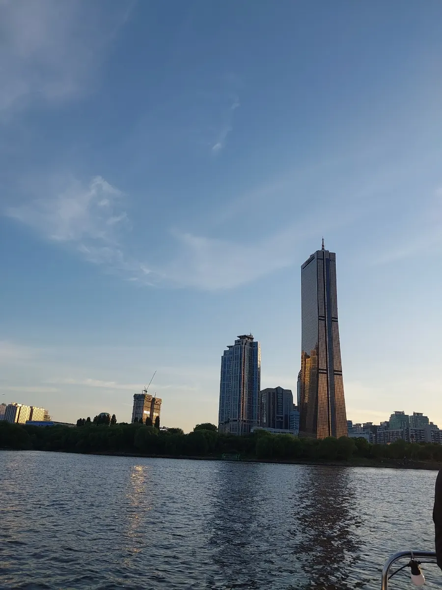 Han River night-view yacht experience