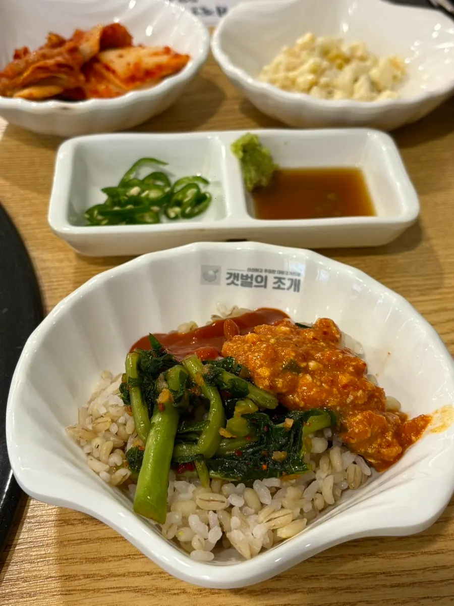 셀프바 재료로 만든 보리 비빔밥