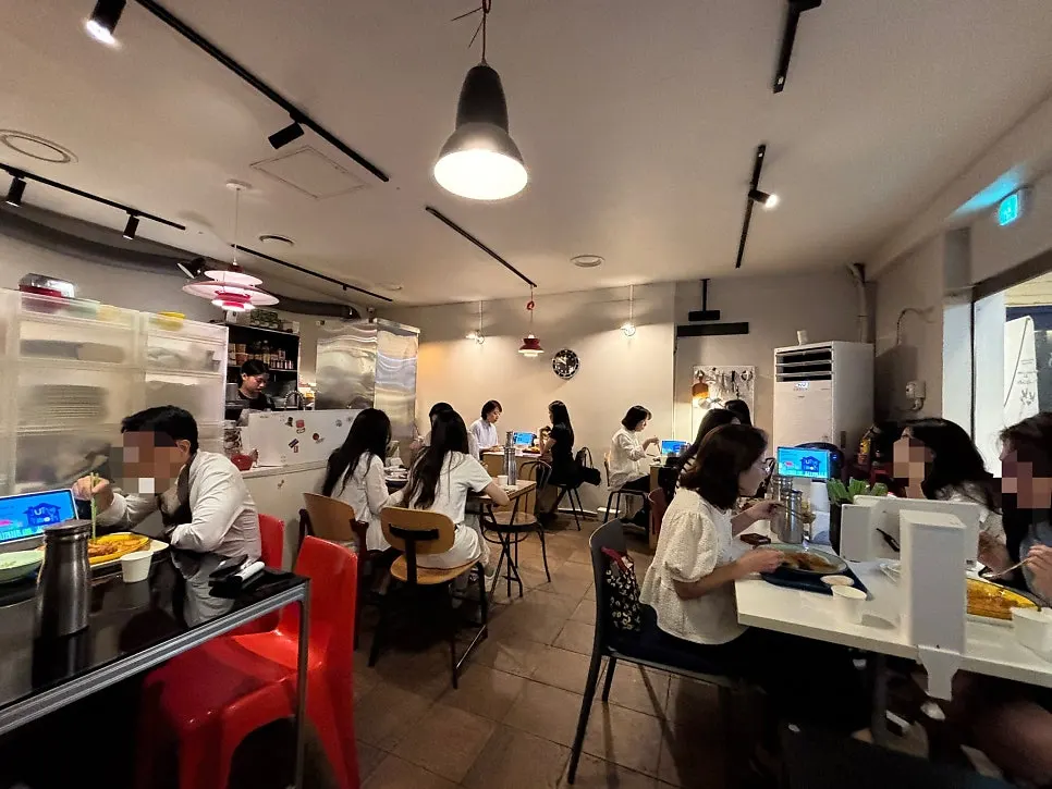 Jeongyun Kitchen's cozy space