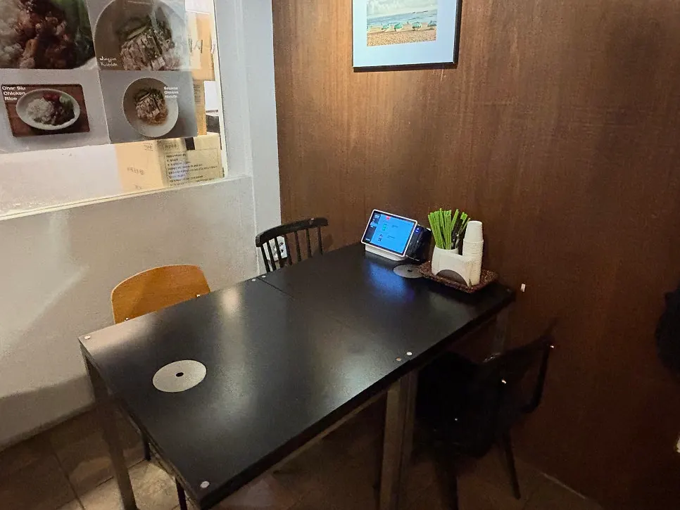 Lunch dining area at Jeongyun Kitchen