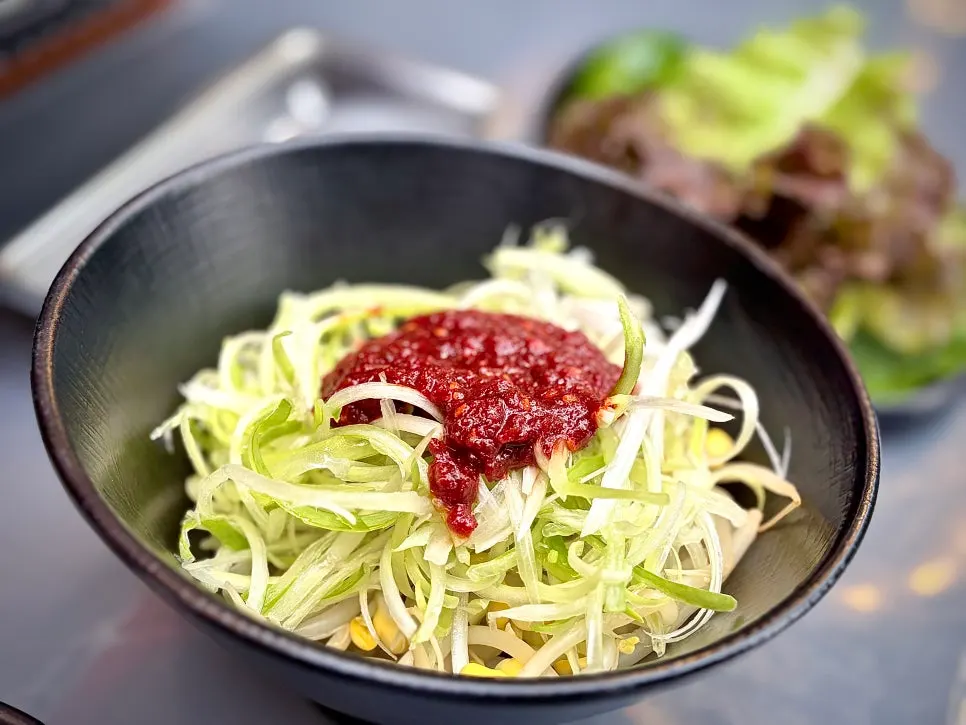 Bean sprout and scallion side dish