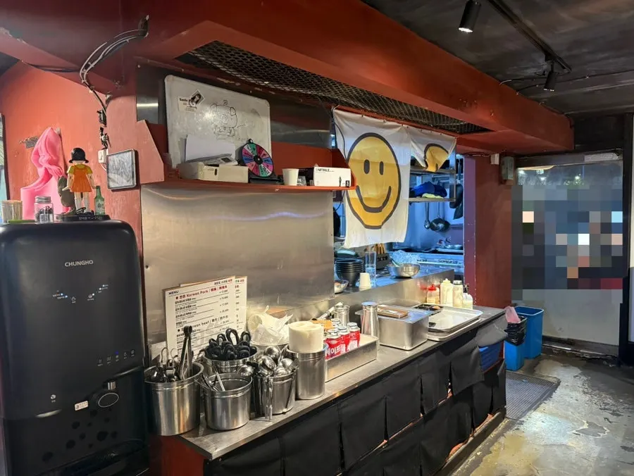 Tidy table layout inside Smile Samgyeop