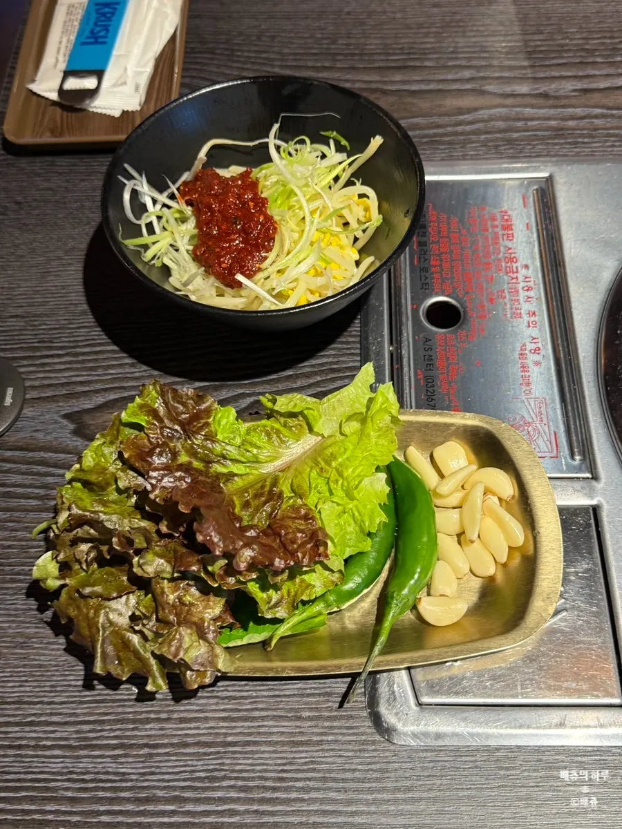 Basic side dish setup with shredded scallions, lettuce, peppers, and garlic