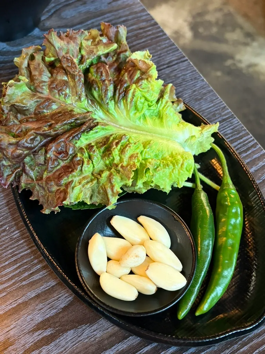 김치와 함께 구워지는 불판 전경