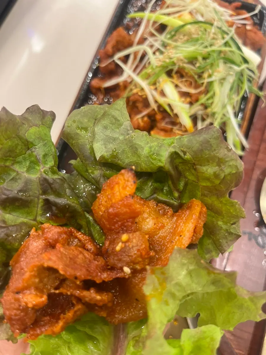 밥 위에 올린 갈치구이 살