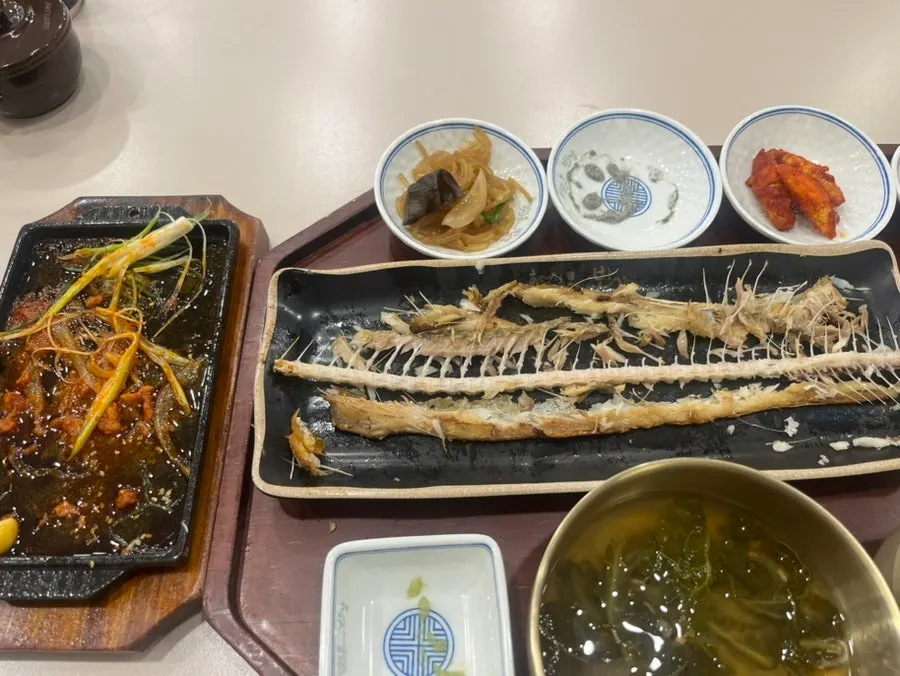 갈치와 제육을 다 비운 접시