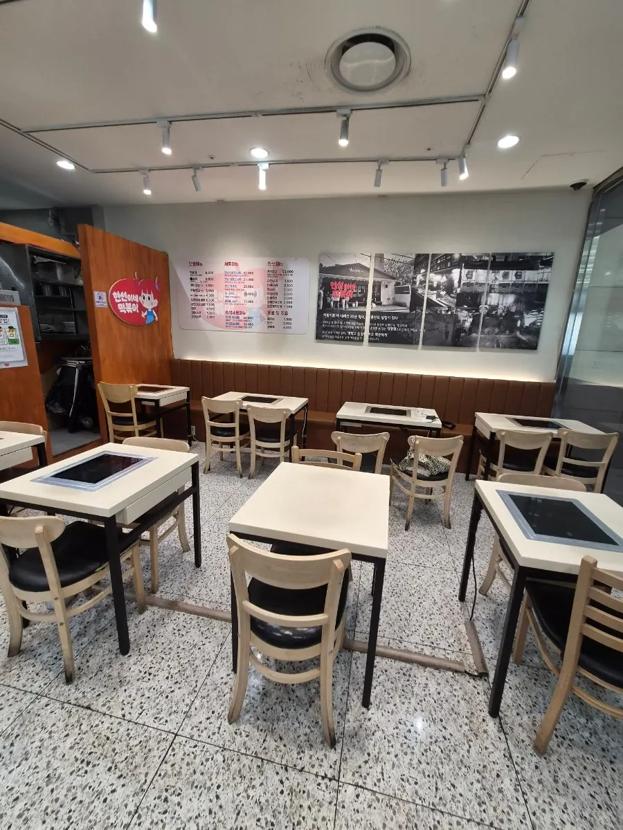 Restaurant seating with spacious table room