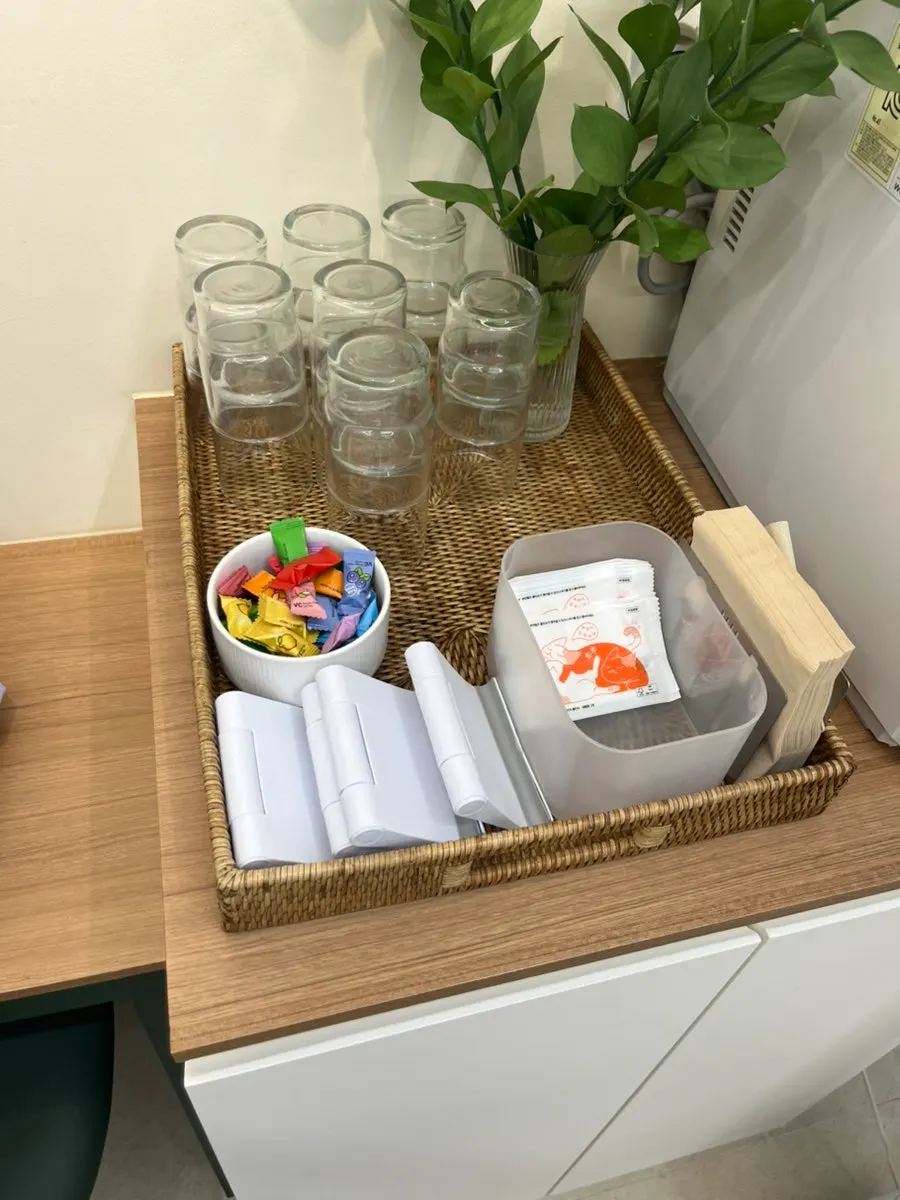 Water dispenser and dish return area
