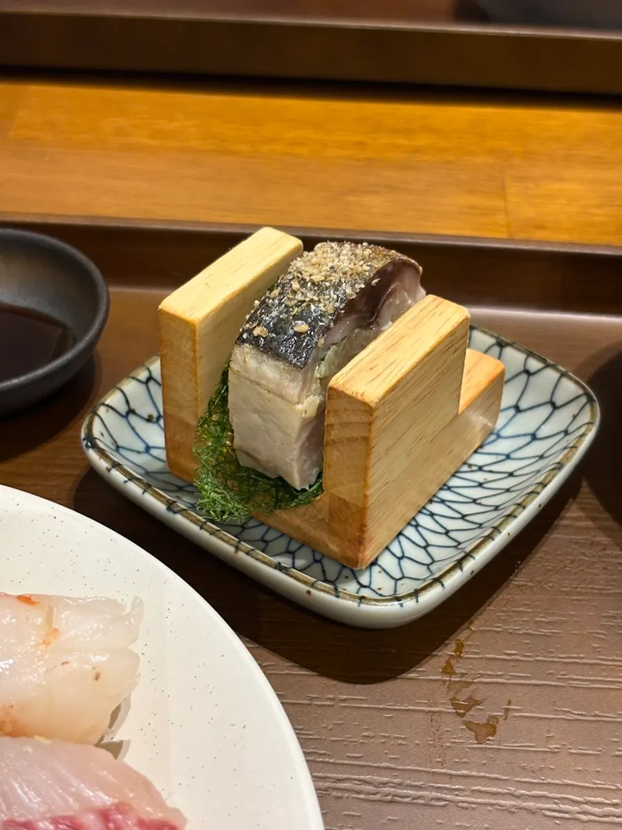 Grilled eel sushi served in place of maki