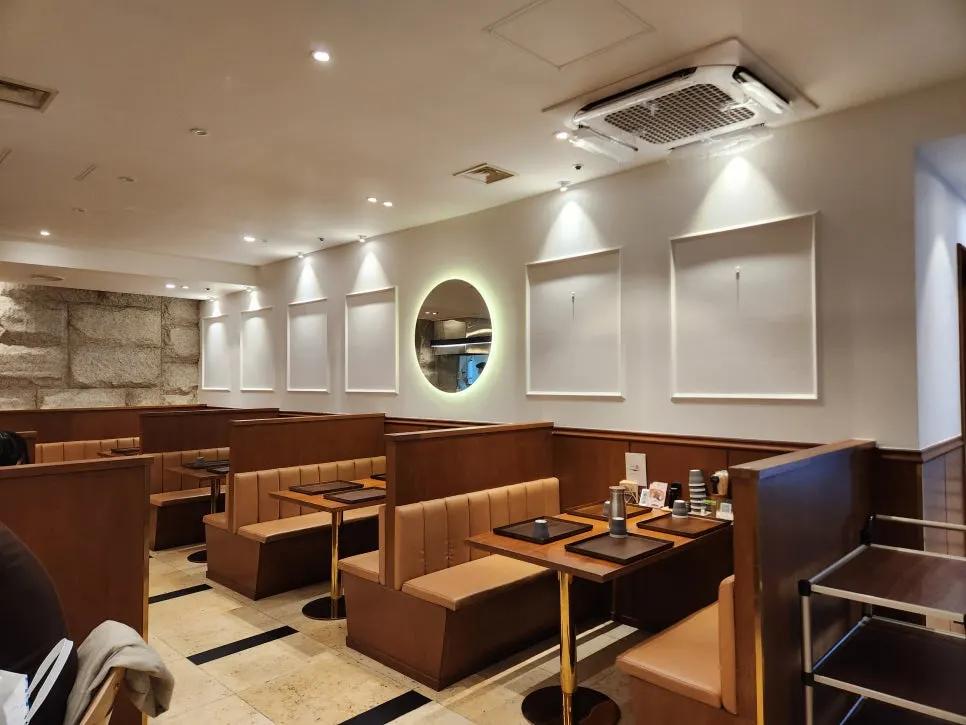 Clean interior of Ilpum Yeouido Branch