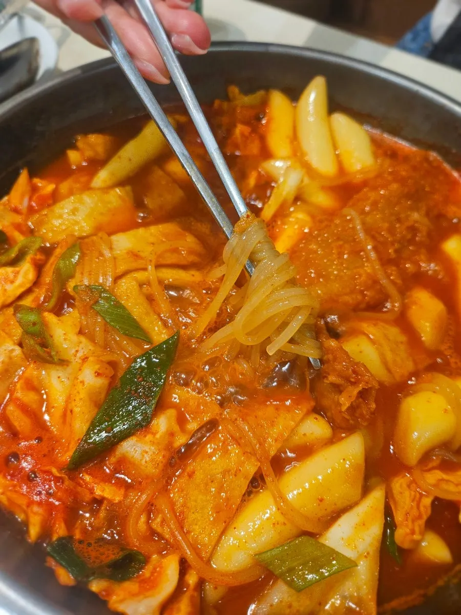 적당히 익힌 즉석떡볶이 당면
