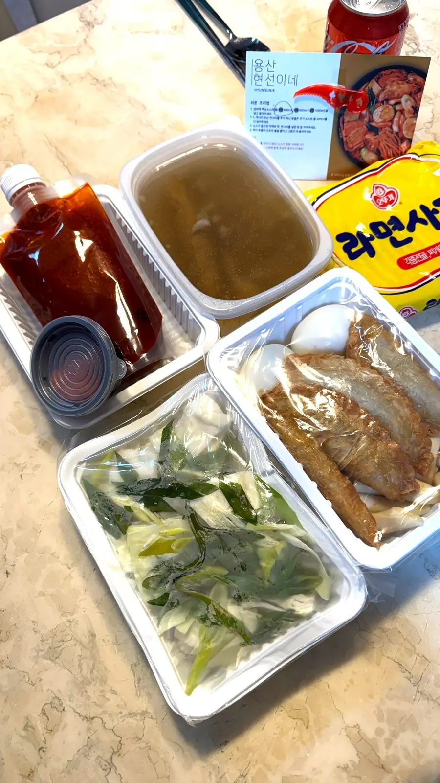 Contenido del menú de tteokbokki instantáneo para llevar