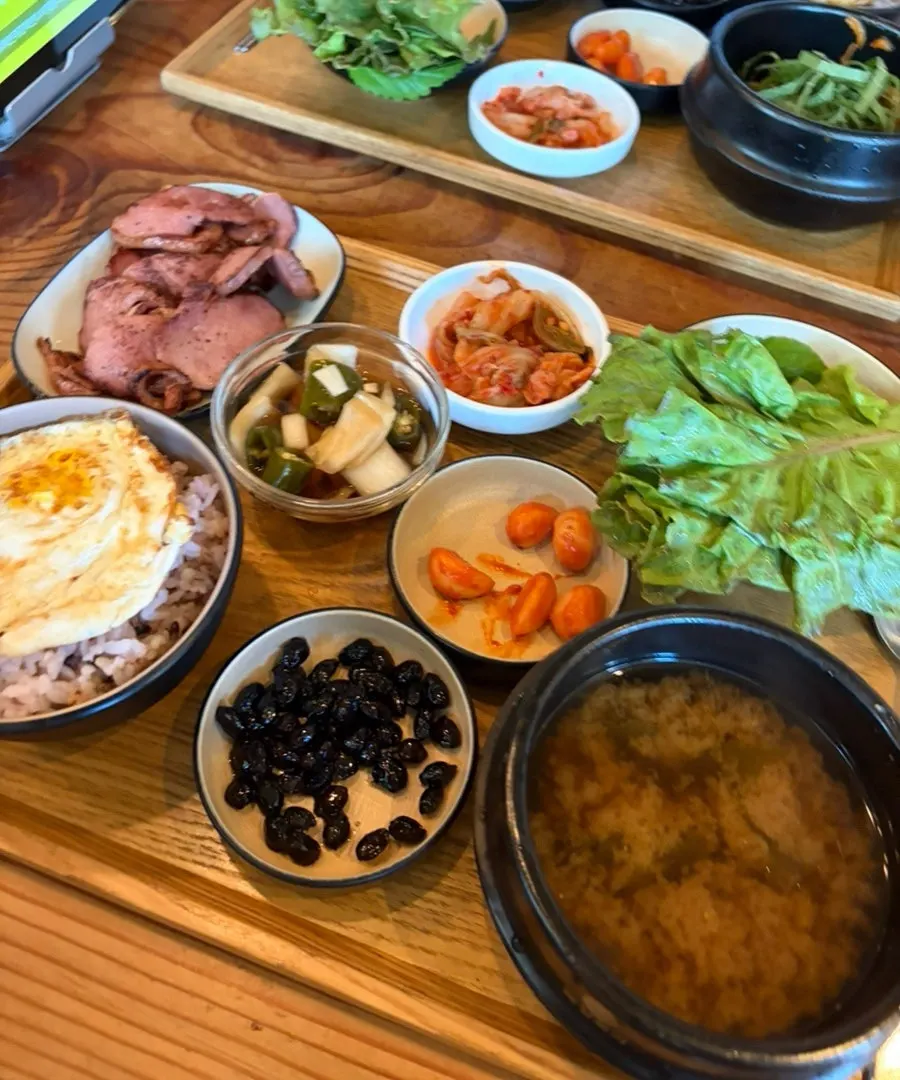 Smoked duck set with an added fried egg