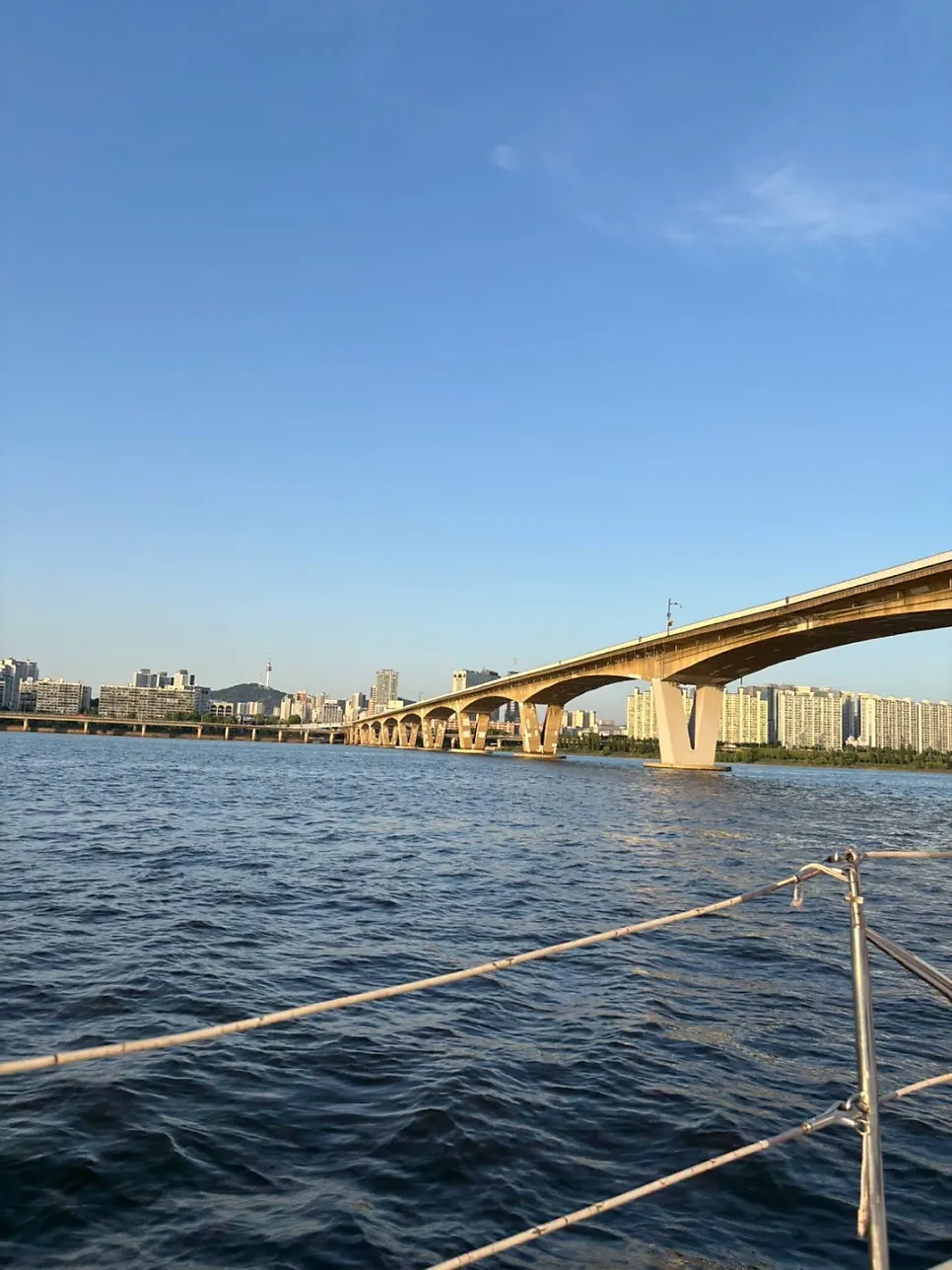 Sailing yacht beginning its Han River cruise