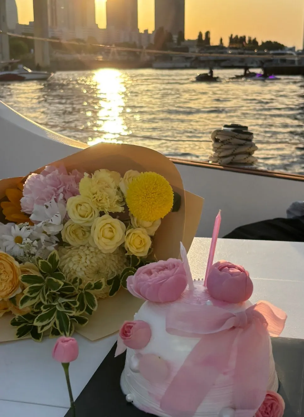 Han River view from the yacht during the cruise