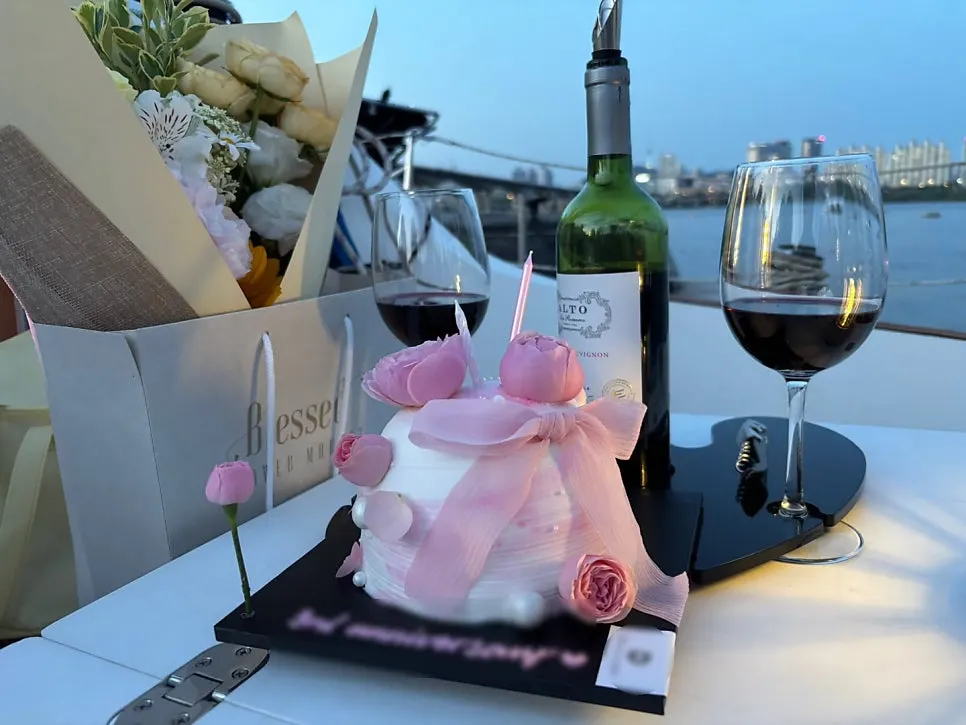 Private time after the yacht cruise