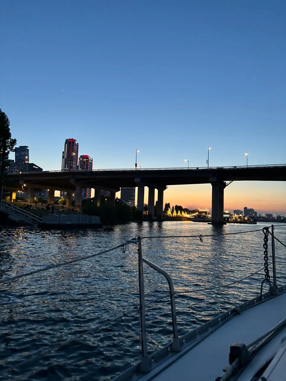 Wrapping up an anniversary Han River yacht tour