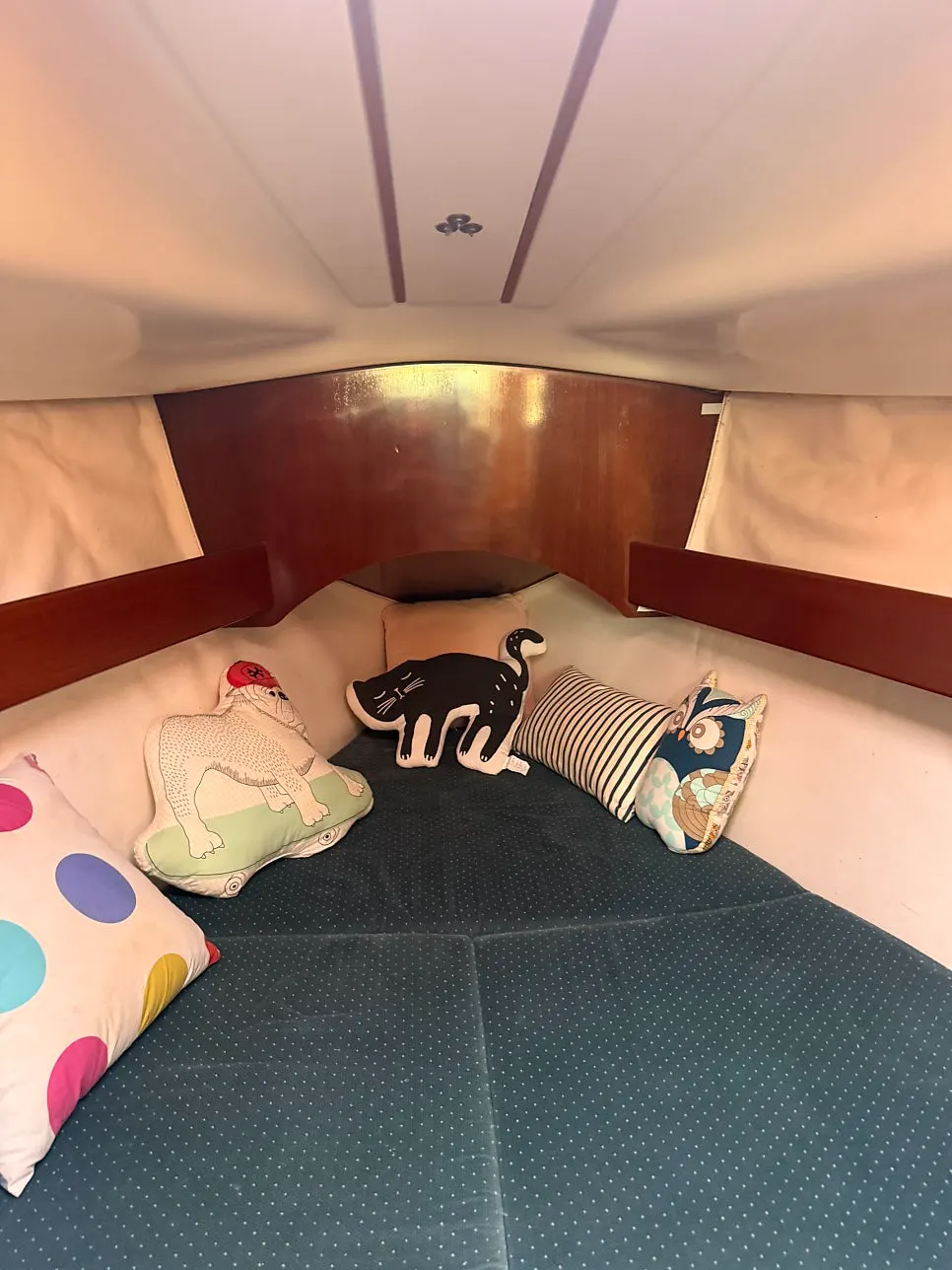 Yacht-cabin resting space