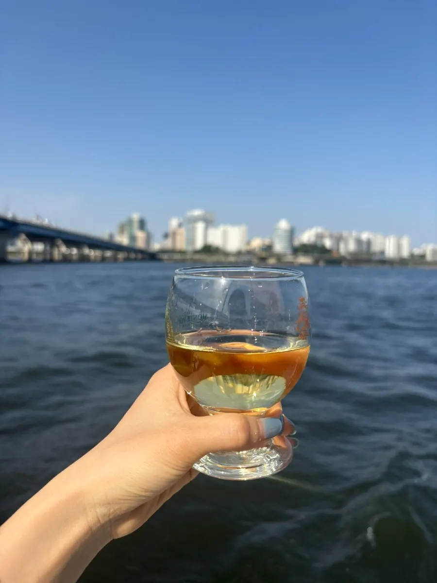 요트 내부 공간 구경 사진