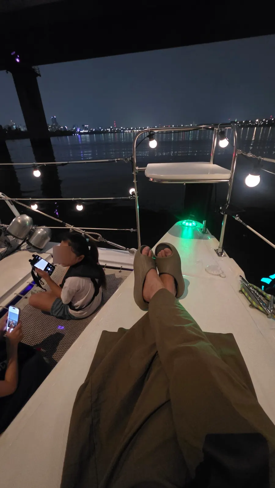 A Han River yacht tour as the sun goes down
