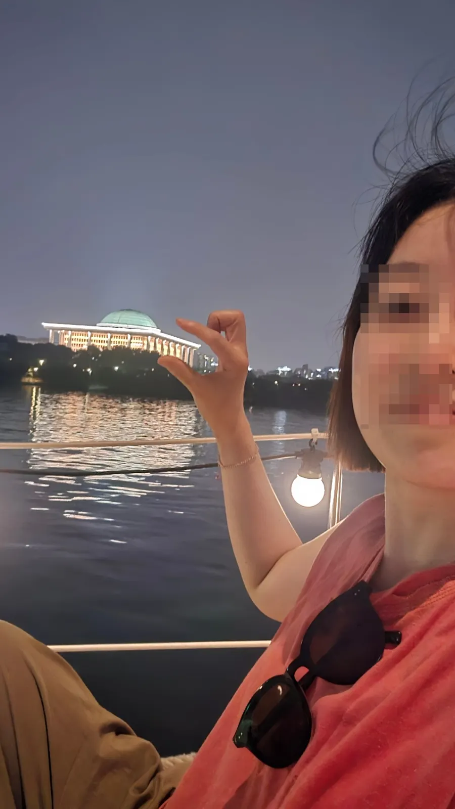 A Han River yacht tour for photos and memories
