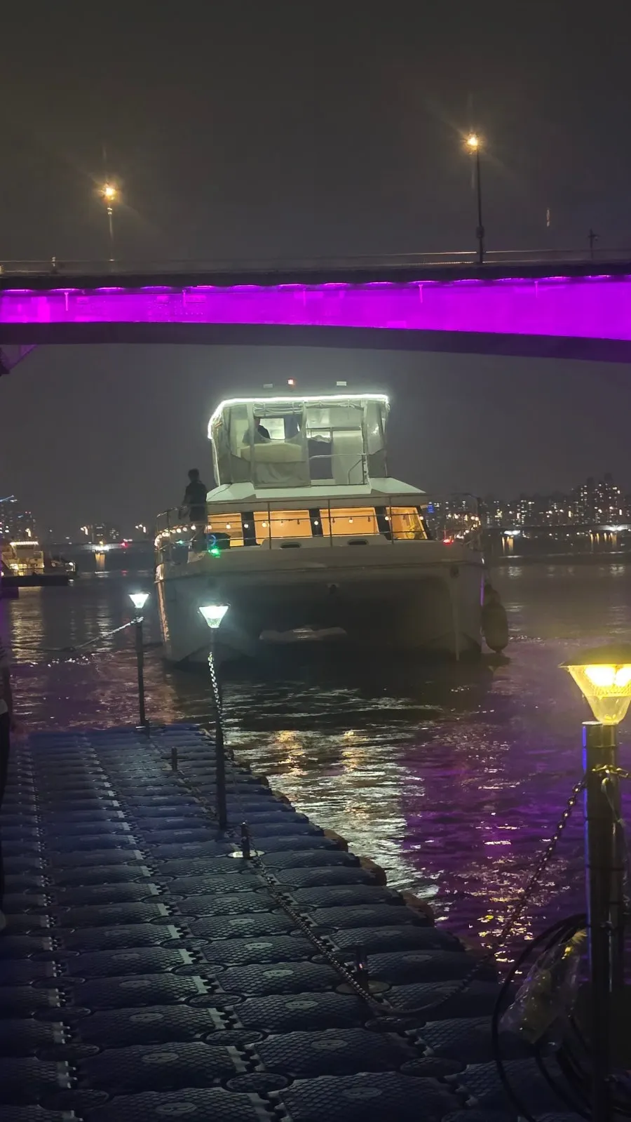 A record of a romantic Yeouido Han River yacht tour