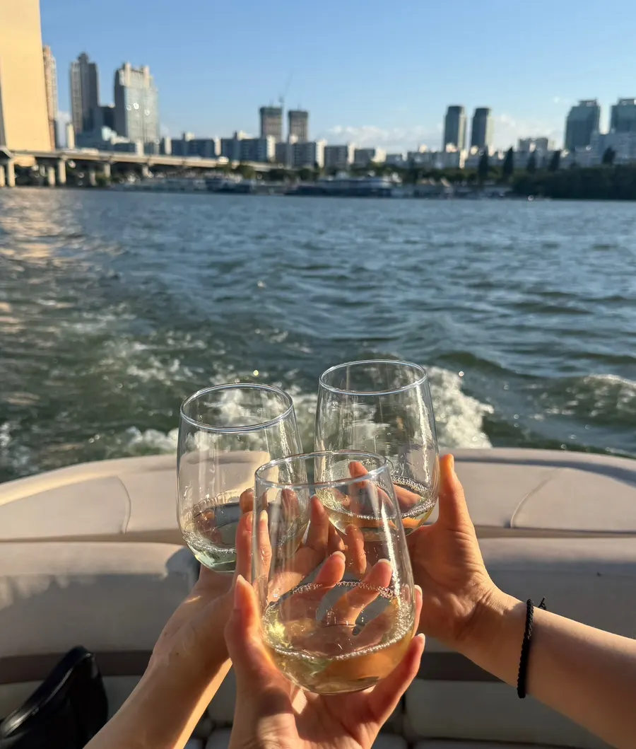 Welcome refreshments prepared on the yacht