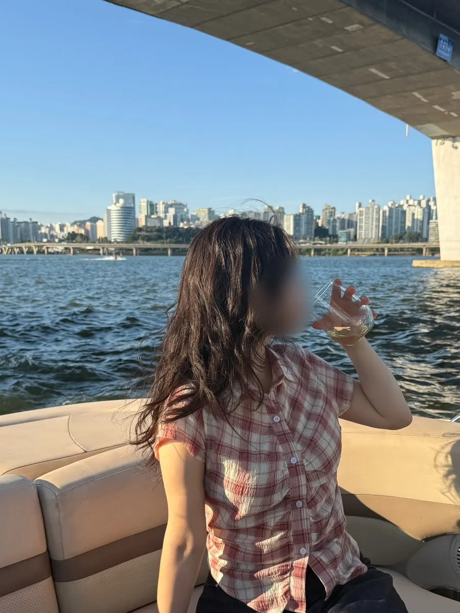 Han River view from the yacht railing