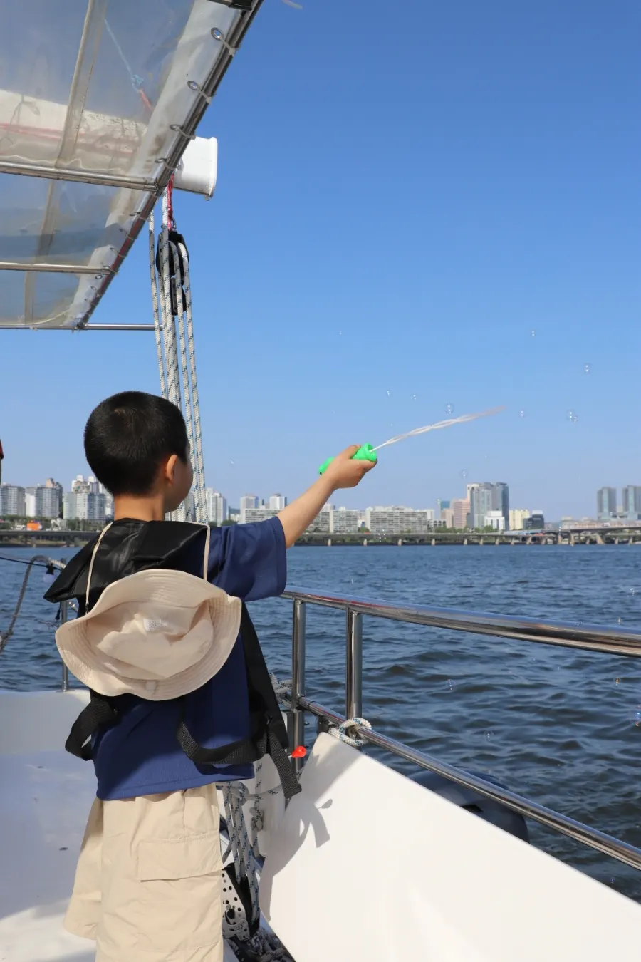 A yacht ride considerate of children