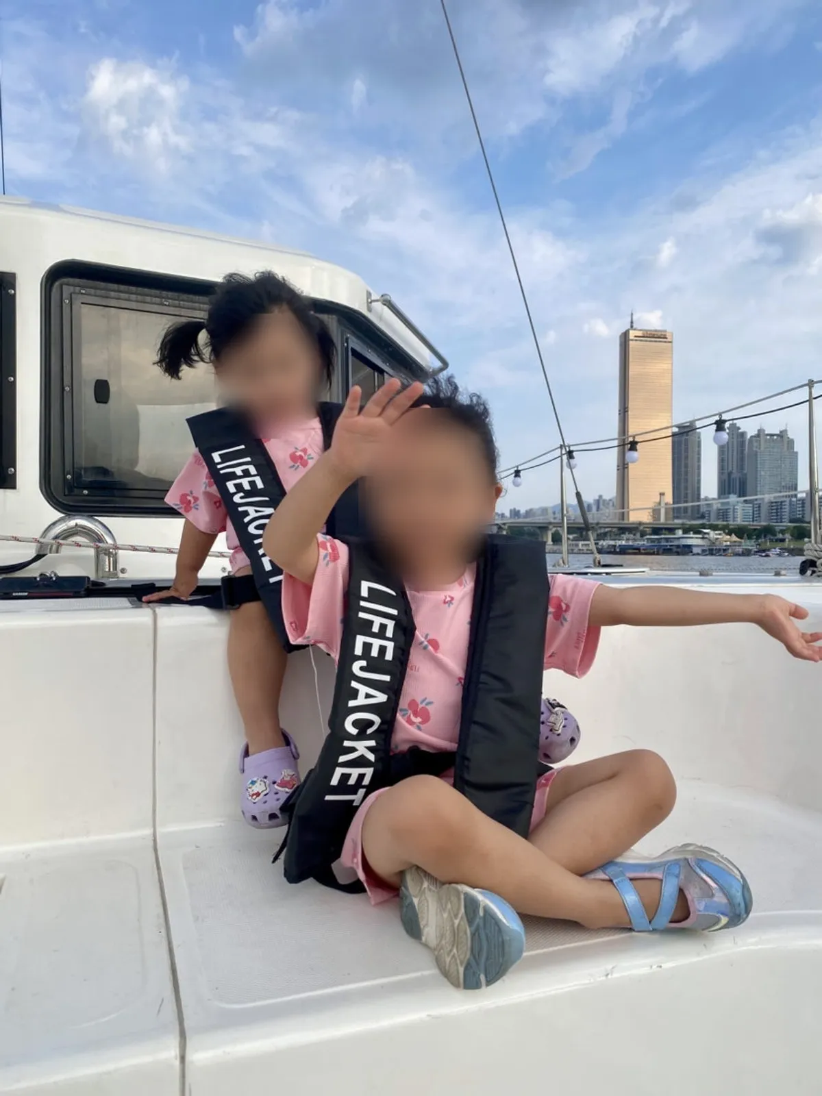 Han River yacht tour experience in Seoul