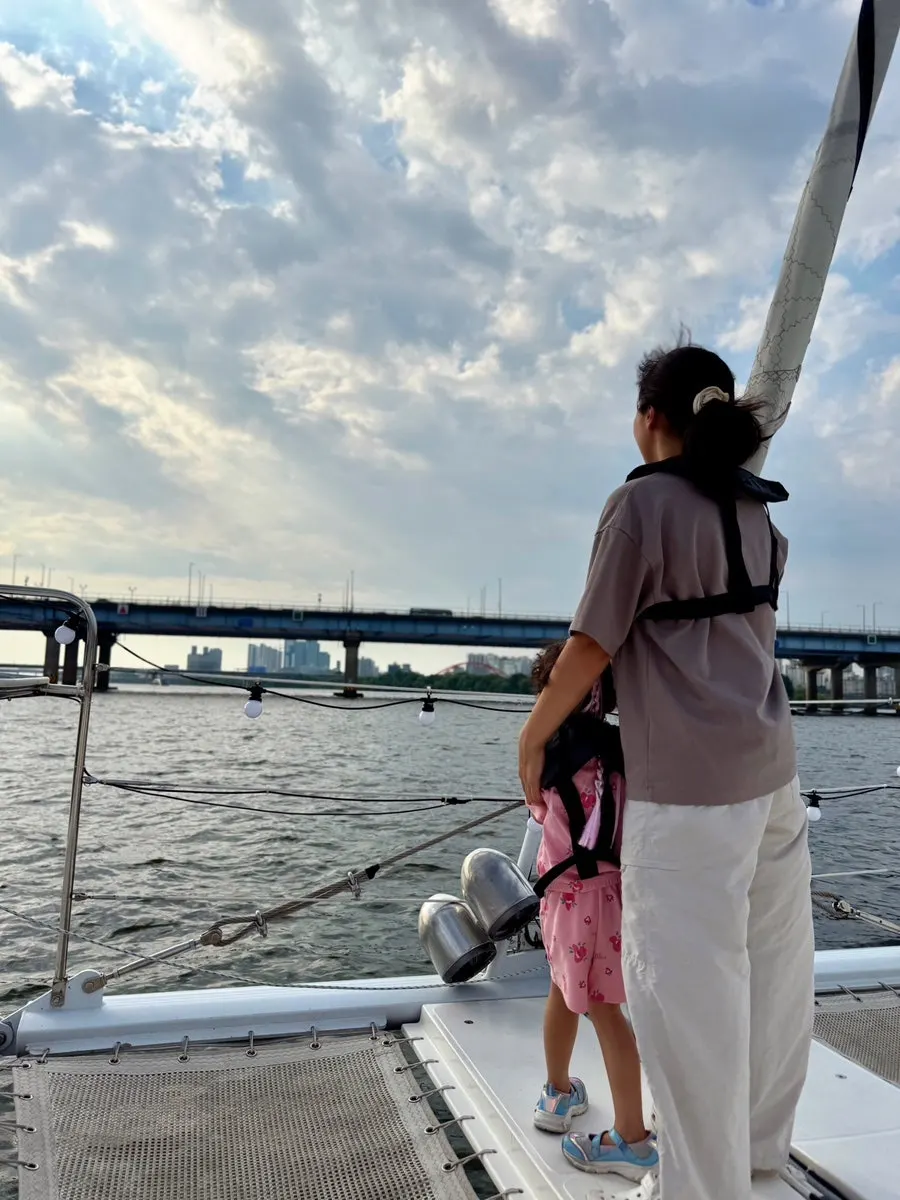 Jet ski speeding across the Han River