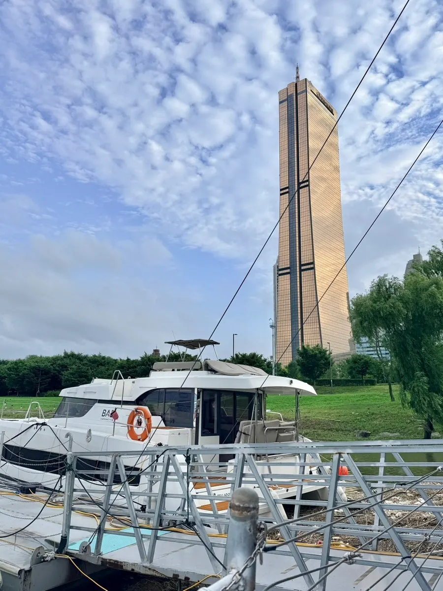 Yacht tour departing from Yeouido Hangang Park