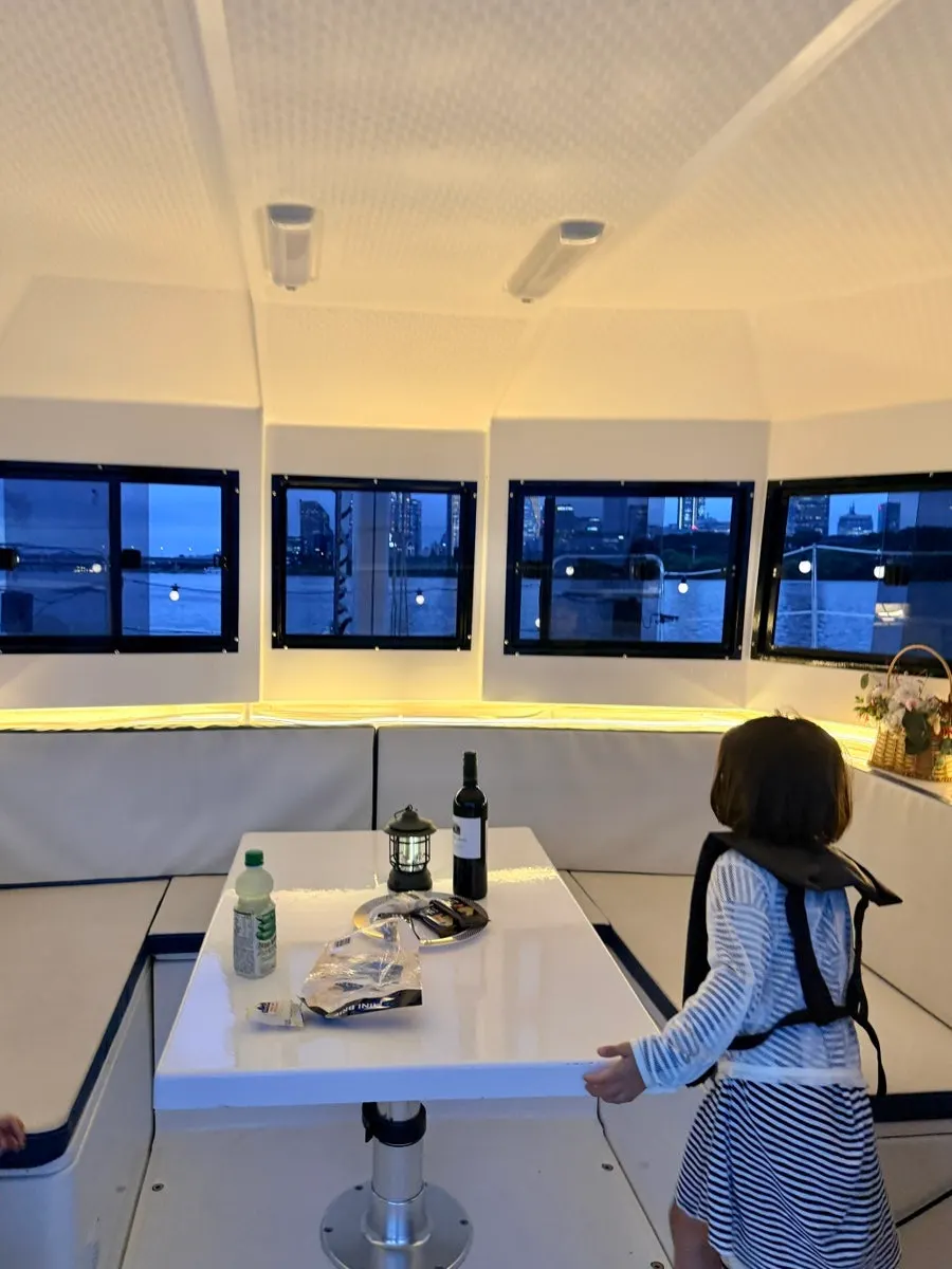 Humin yacht interior facilities