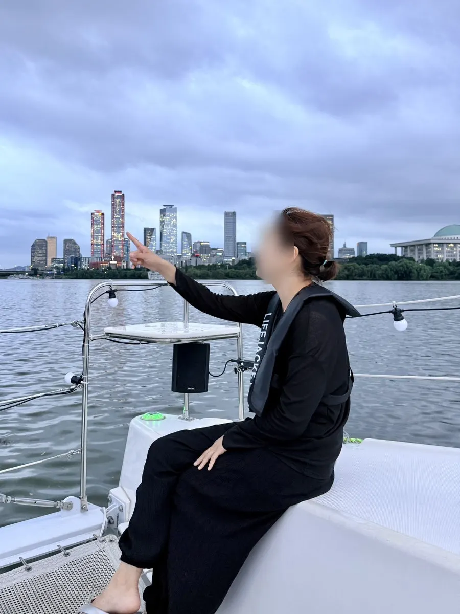 Yacht experience on Seoul’s Han River