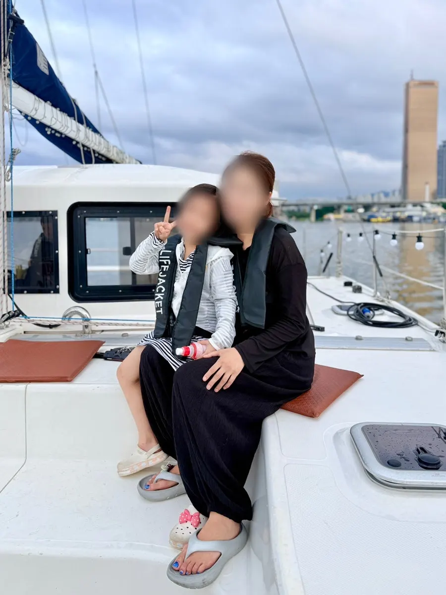 Private time on a Han River yacht